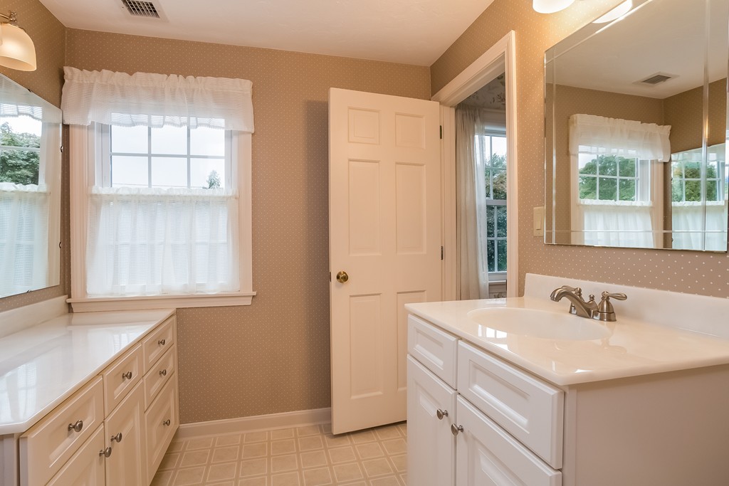 323 Point Road Marion, MA 02738 - Photo 17 of 28