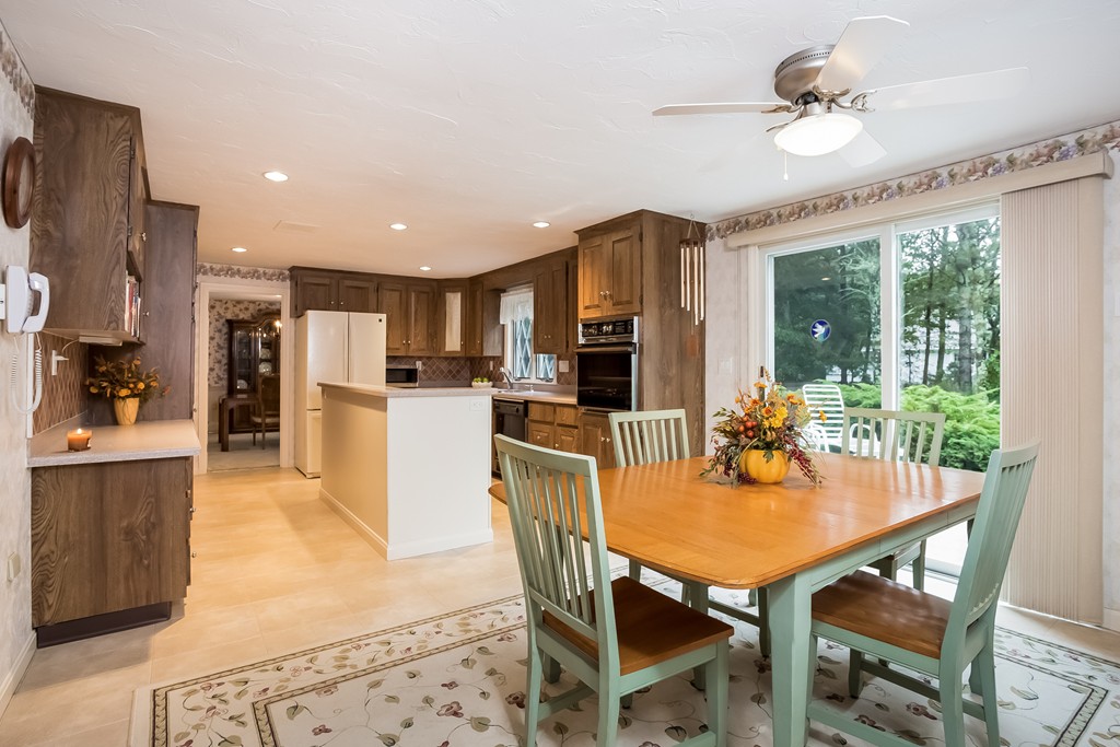 323 Point Road Marion, MA 02738 - Photo 2 of 28