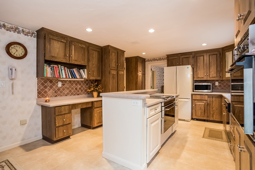 323 Point Road Marion, MA 02738 - Photo 4 of 28