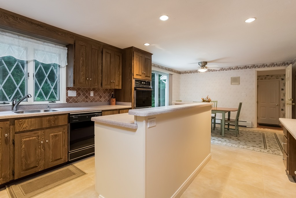 323 Point Road Marion, MA 02738 - Photo 5 of 28