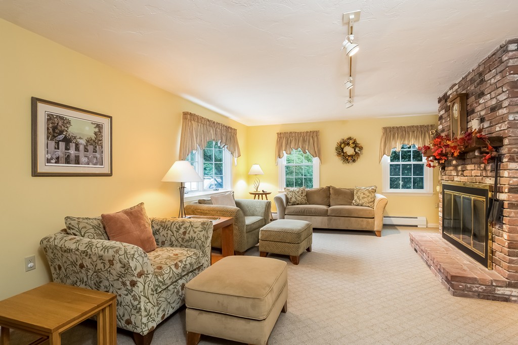 323 Point Road Marion, MA 02738 - Photo 7 of 28