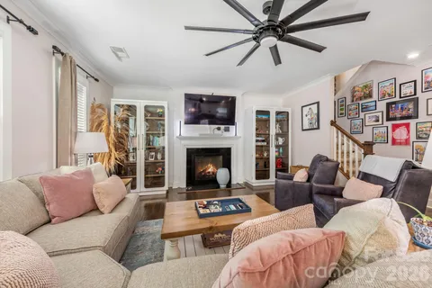 a spacious en suite bathroom with double sink and a mirror