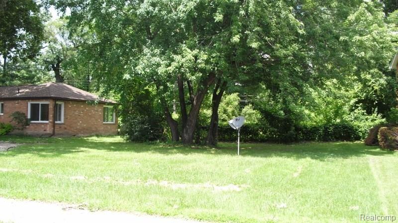 2445 East Thirteen Mile Road Warren, MI 48092 - Photo 11 of 41 CIMG2315 (800x449).jpg