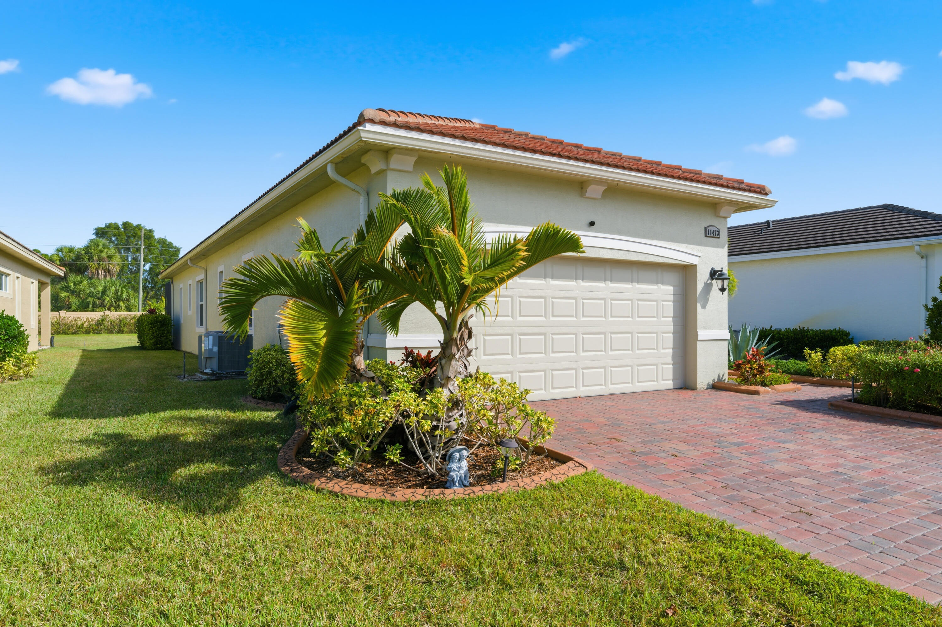 11473 Southwest Visconti Way Port St. Lucie, FL 34986 - Photo 4 of 69 DSC_2536