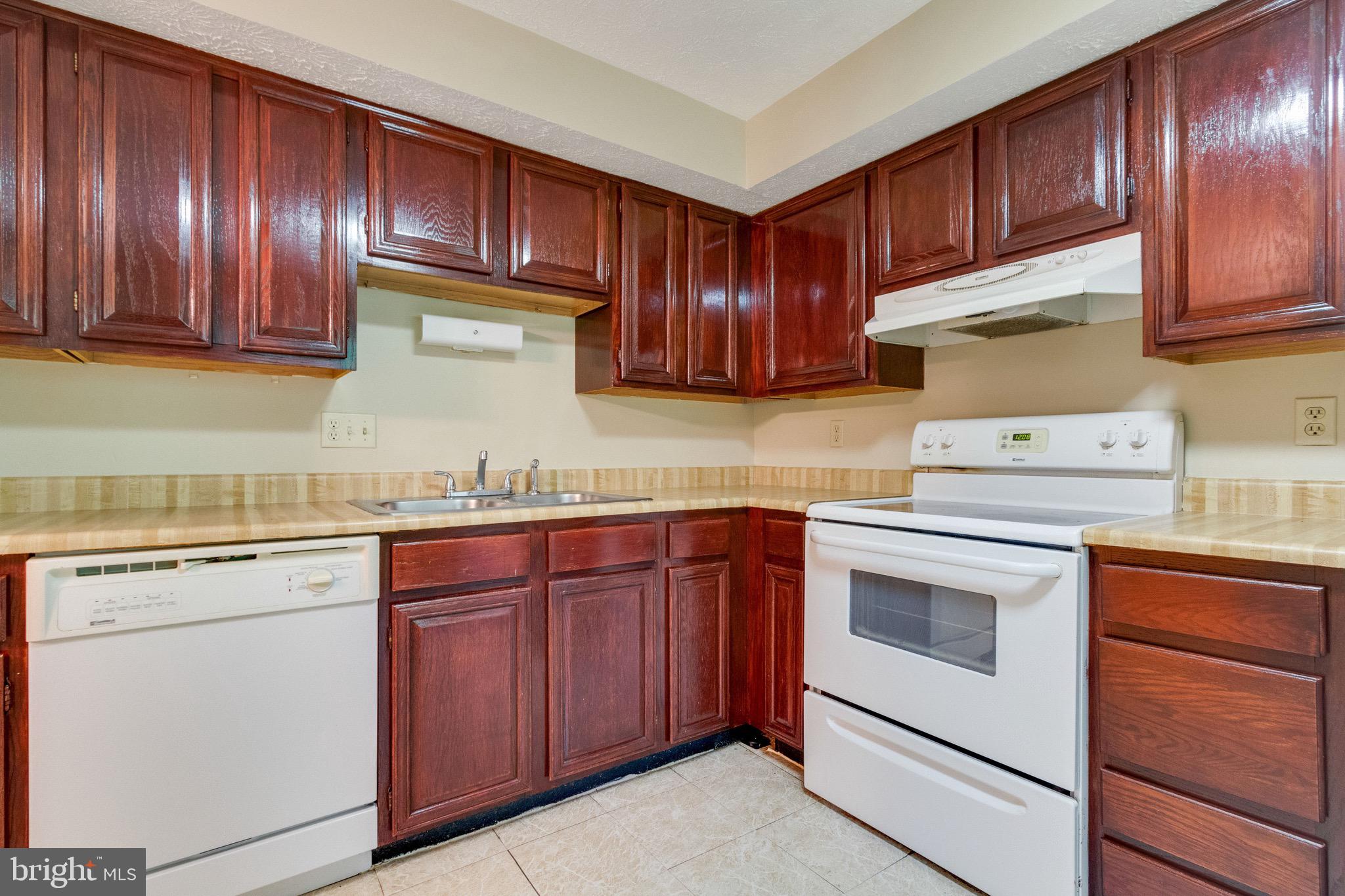 8044 Steeple Chase Court Springfield, VA 22153 - Photo 7 of 25 Kitchen