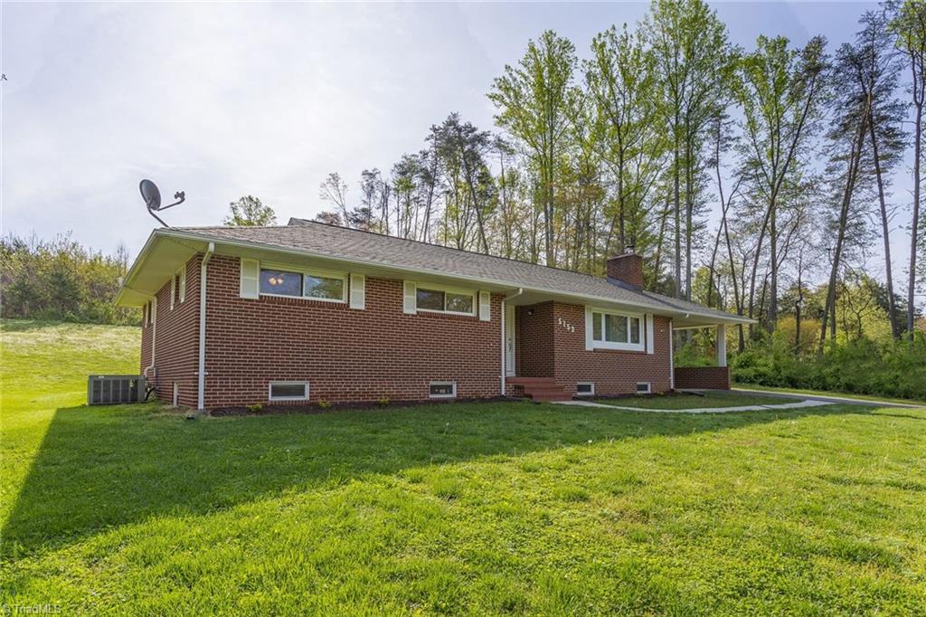5153 Davis Road Winston-Salem, NC 27105 - Photo 3 of 29 Gallery Image 3