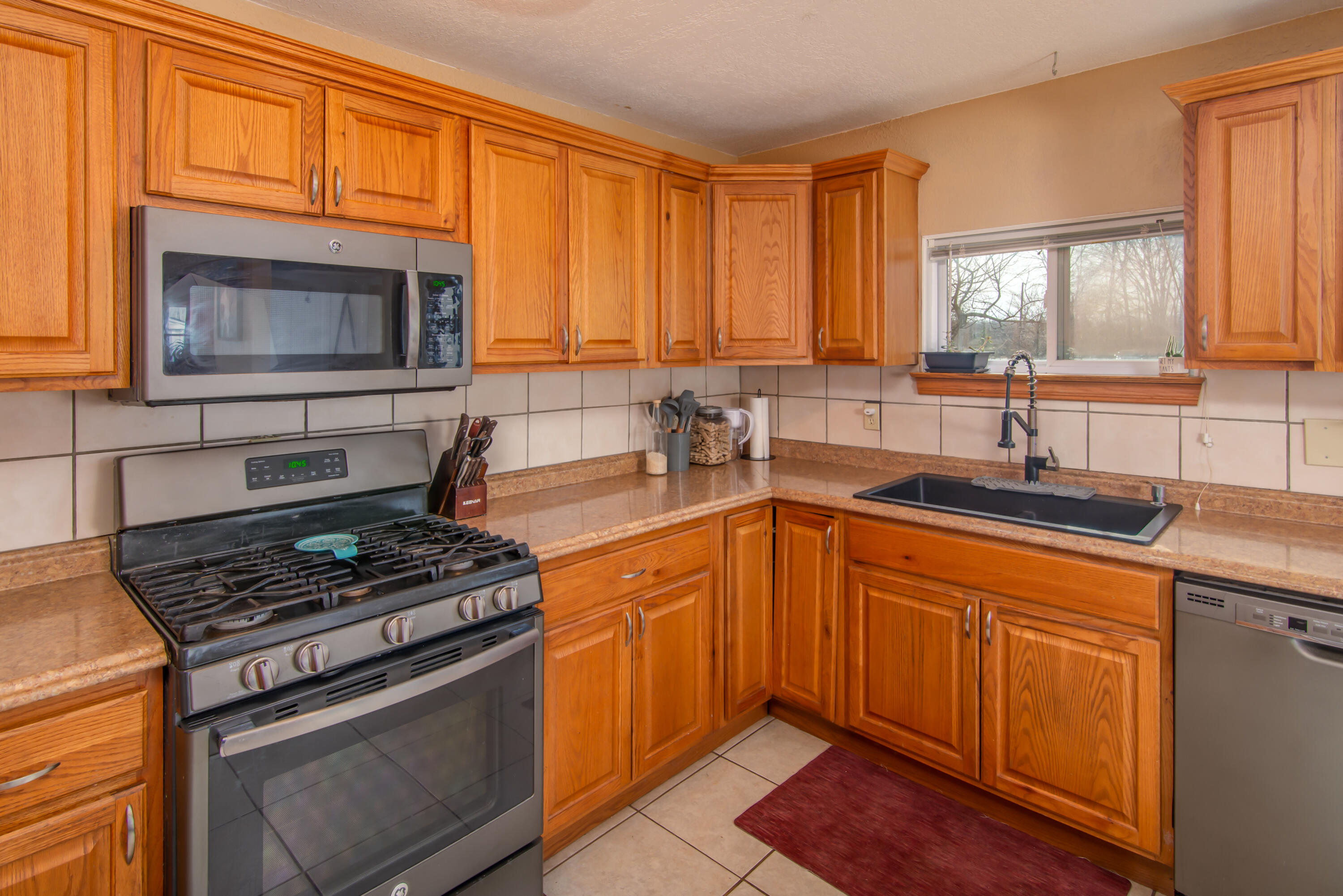 25360 Sumpter Road Belleville, MI 48111 - Photo 12 of 35 12
