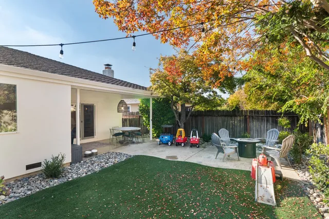 a view of a backyard with sitting area and furniture