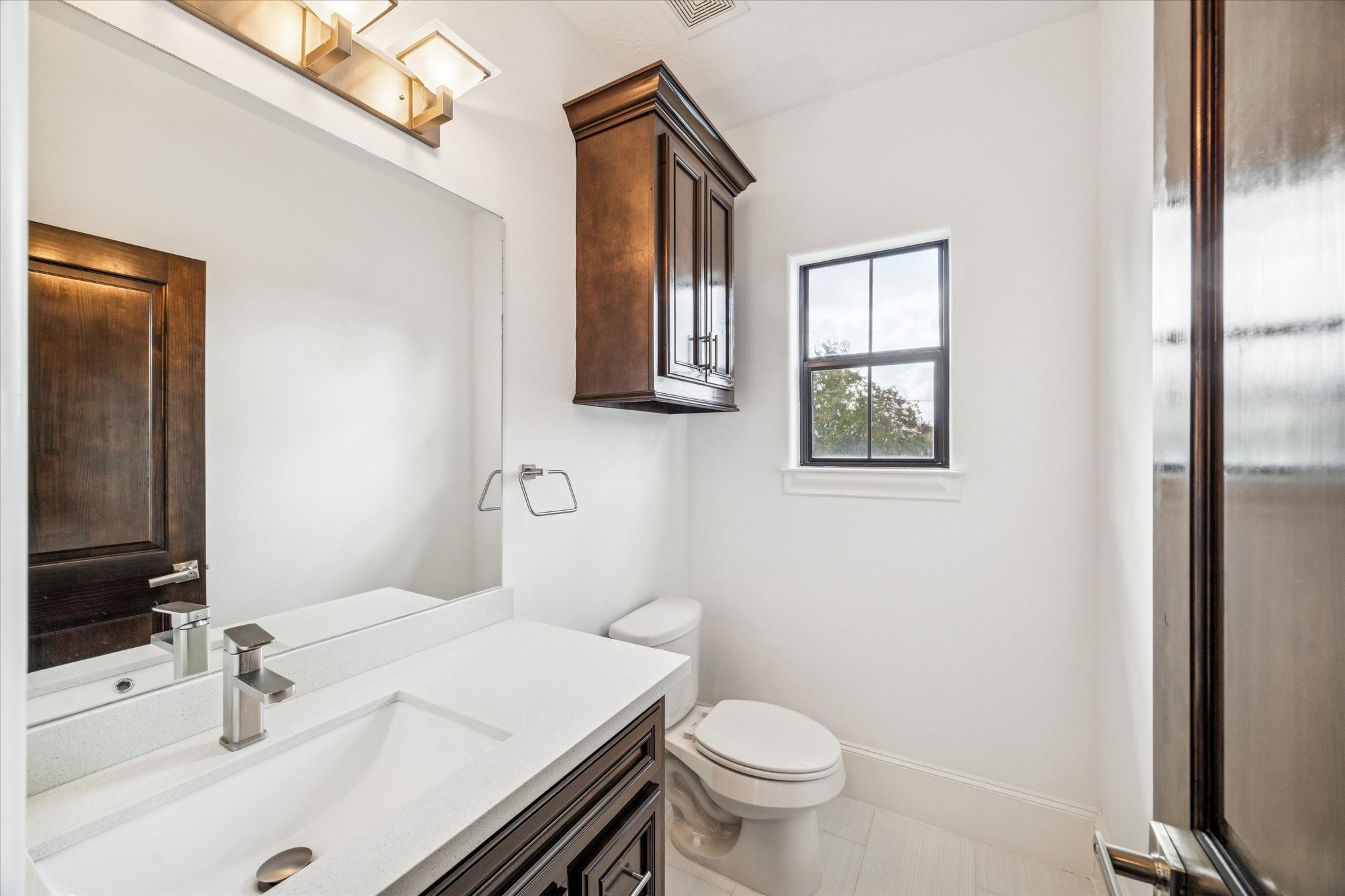 3942 Charleston Street Houston, TX 77021 - Photo 19 of 34 a bathroom with a sink toilet and mirror