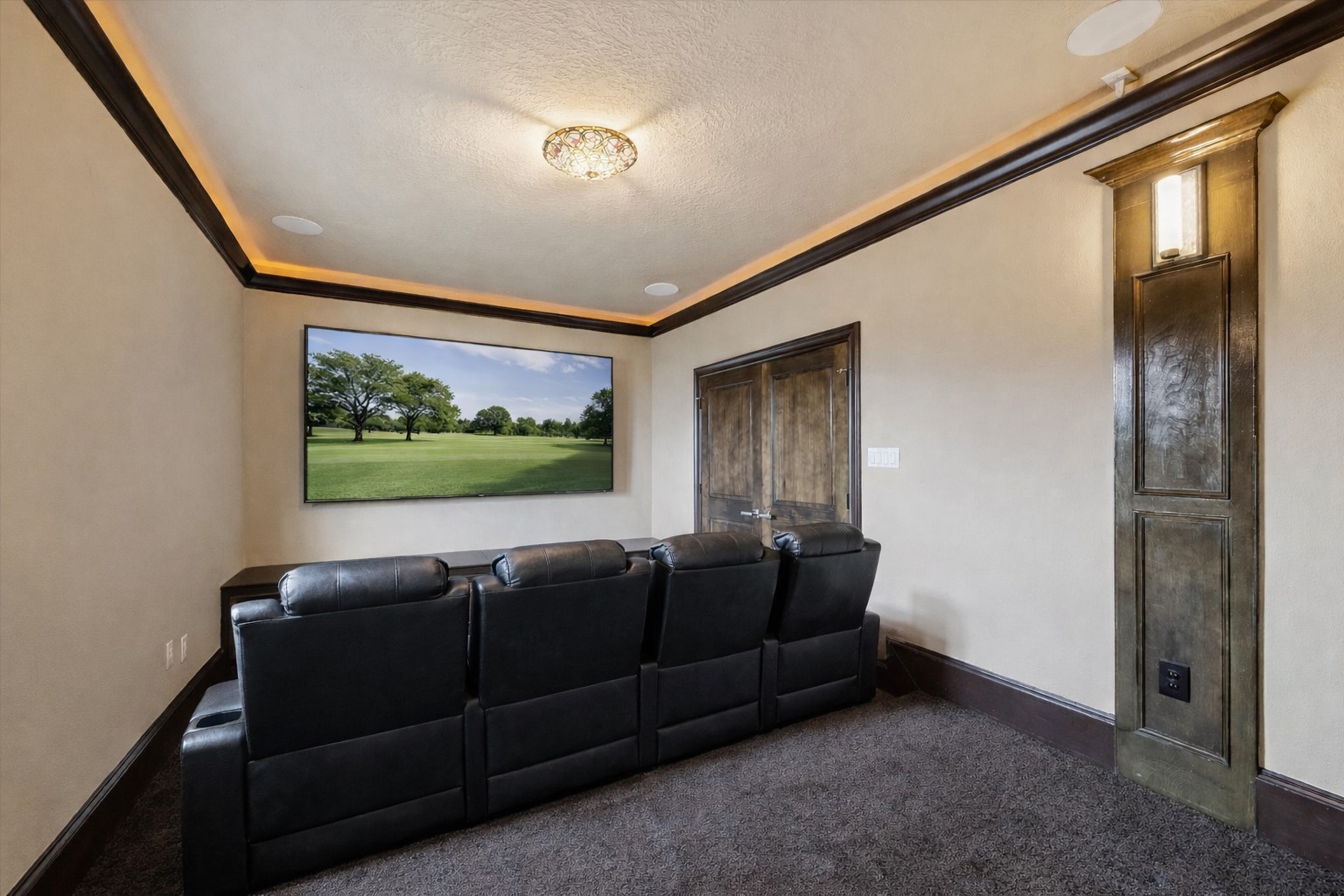 3942 Charleston Street Houston, TX 77021 - Photo 20 of 34 a media room with couch and window