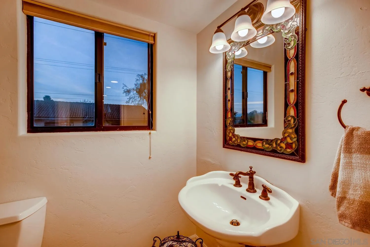 13992 Putney Road Poway, CA 92064 - Photo 17 of 38 a bathroom with a sink and a mirror