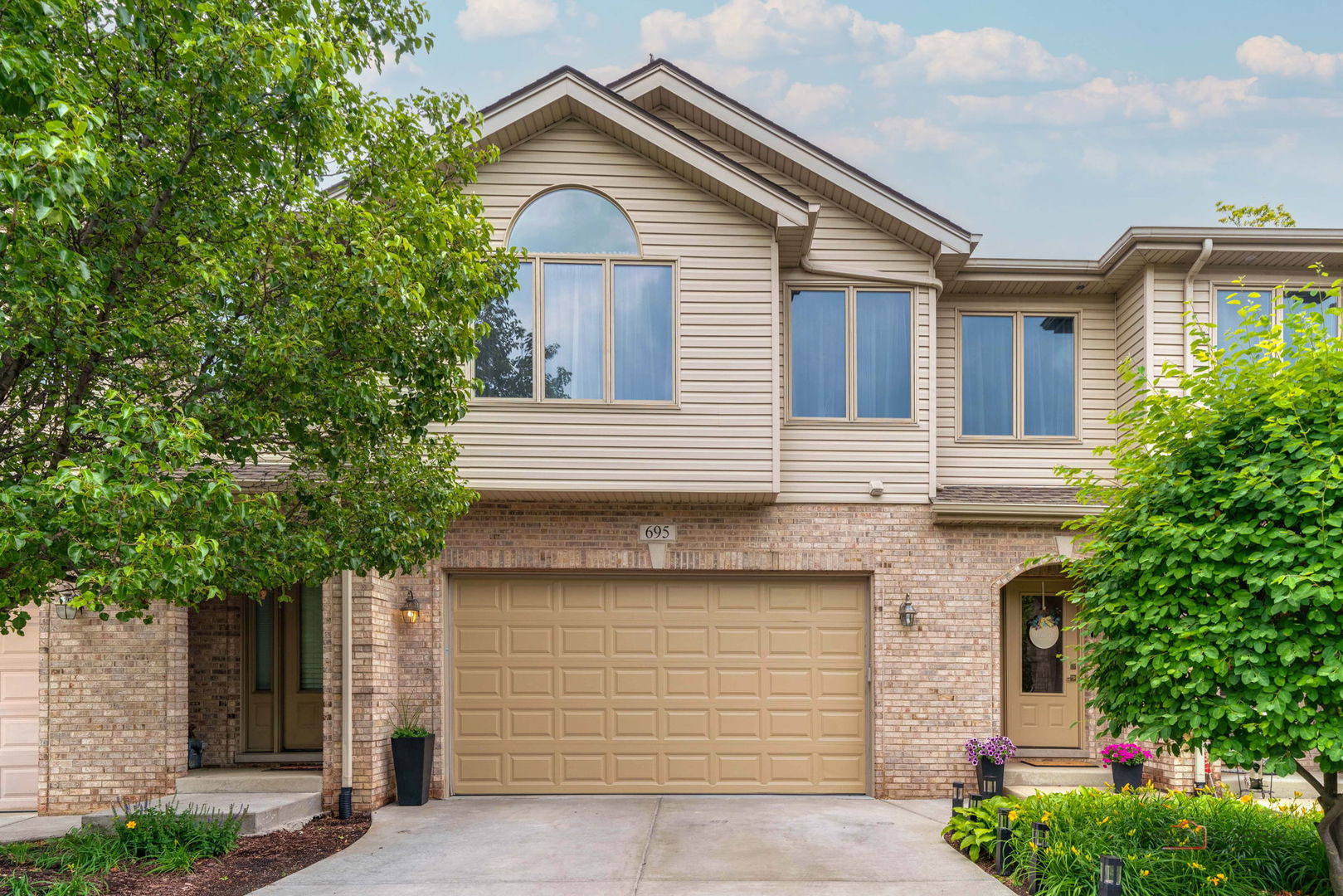 695 East Nerge Road Roselle, IL 60172 - Photo 1 of 40