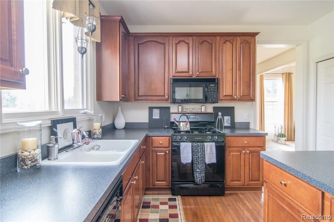 48006 Gladstone Road Canton, MI 48188 - Photo 10 of 66 DSC_0630.jpg