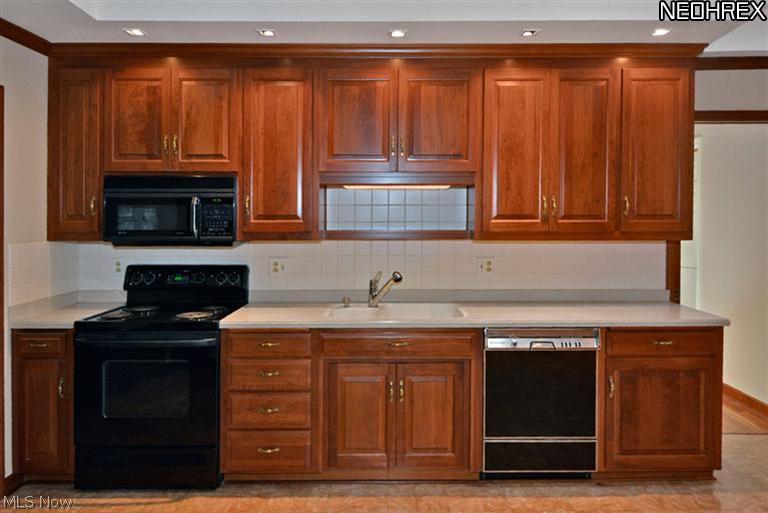 28704 Knickerbocker Road Bay Village, OH 44140 - Photo 8 of 16 Gallery Image 8