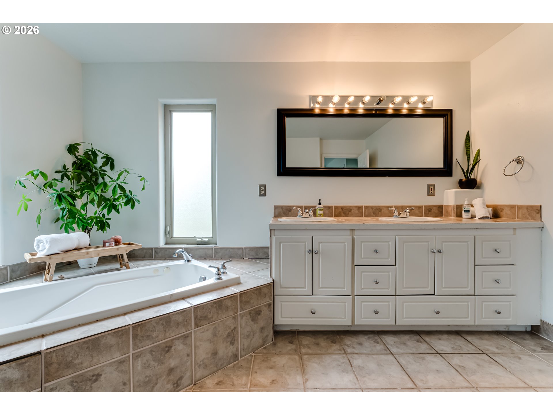 2736 Kismet Way Eugene, OR 97405 - Photo 41 of 48 a bathroom with a sink and a mirror