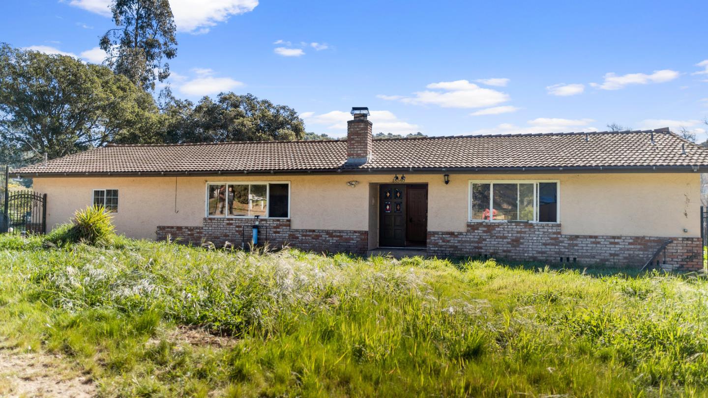 18540 Moro Road Salinas, CA 93907 - Photo 3 of 20 Gallery Image 3