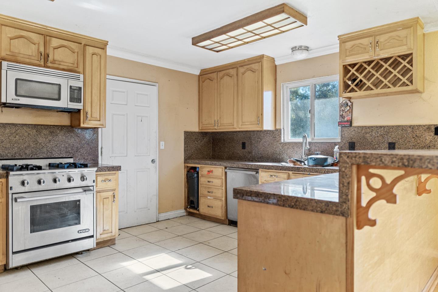 18540 Moro Road Salinas, CA 93907 - Photo 8 of 20 Gallery Image 8