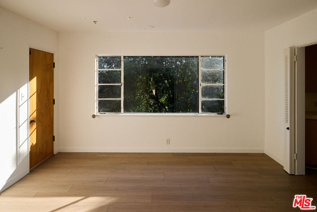 11222 Bellagio Road Los Angeles, CA 90049 - Photo 8 of 13