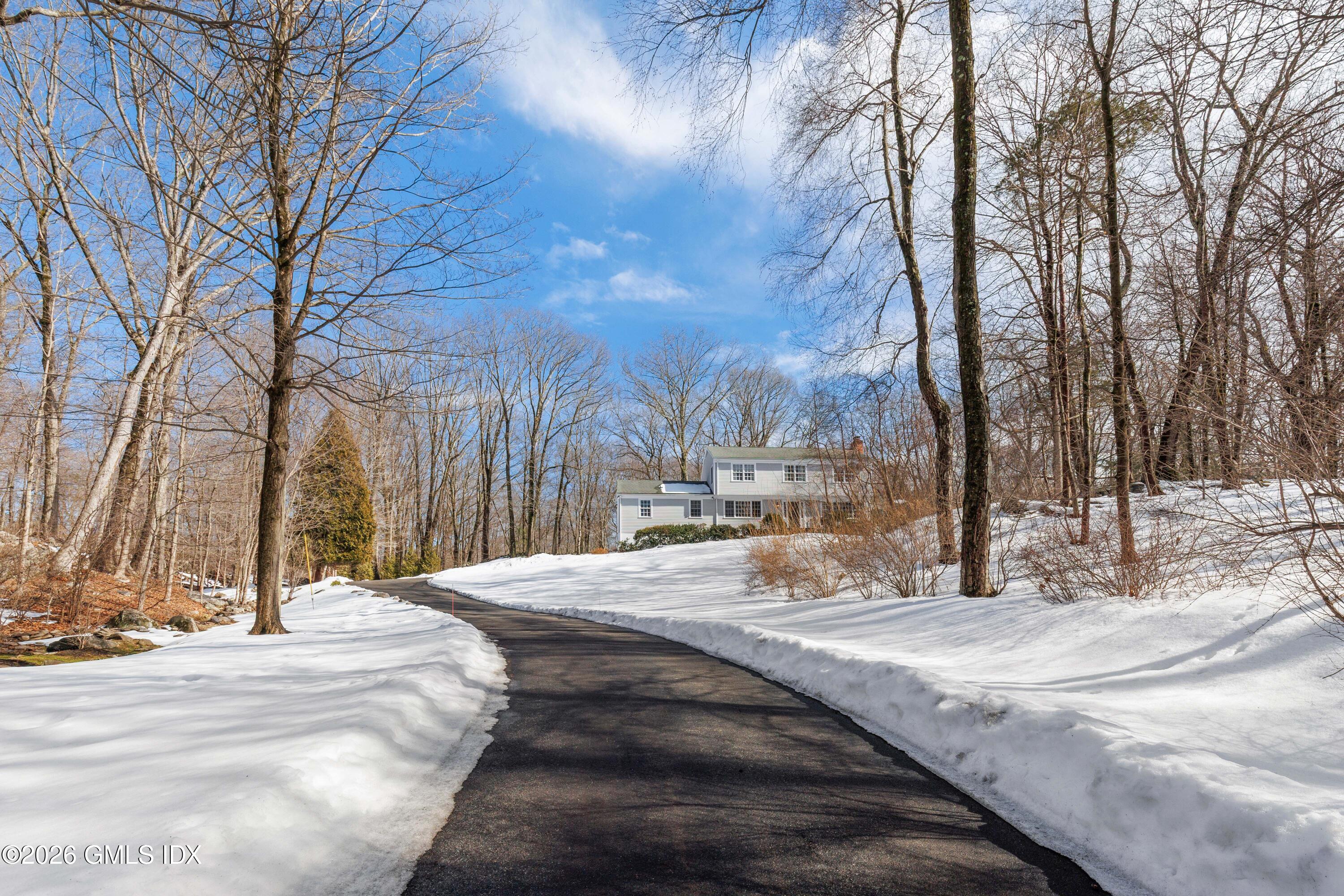 40 Thunder Mountain Road Greenwich, CT 06831 - Photo 2 of 35 driveway
