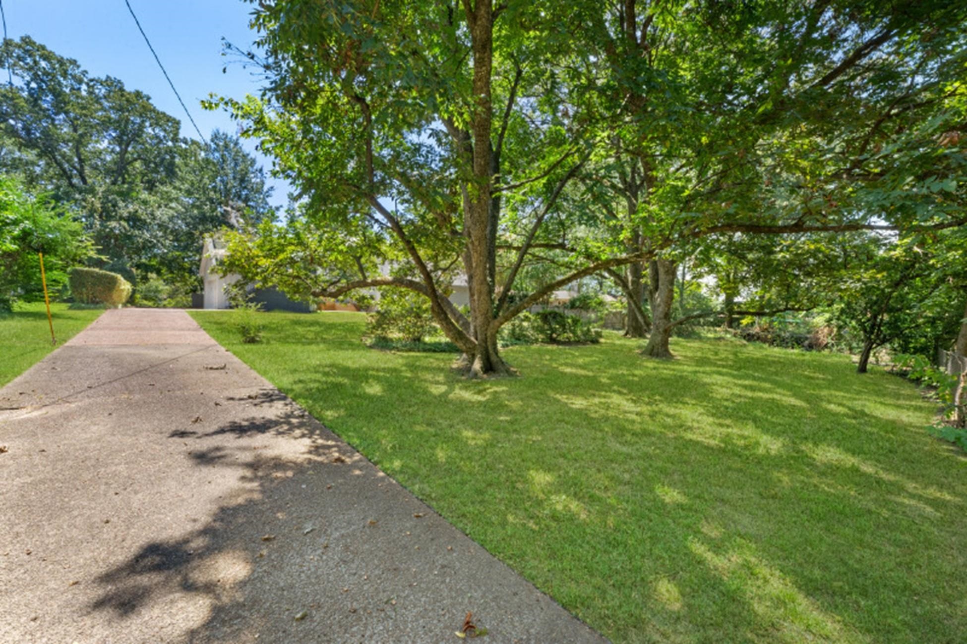5340 Rich Road Memphis, TN 38120 - Photo 37 of 39 View of green lawn featuring view of wooded area