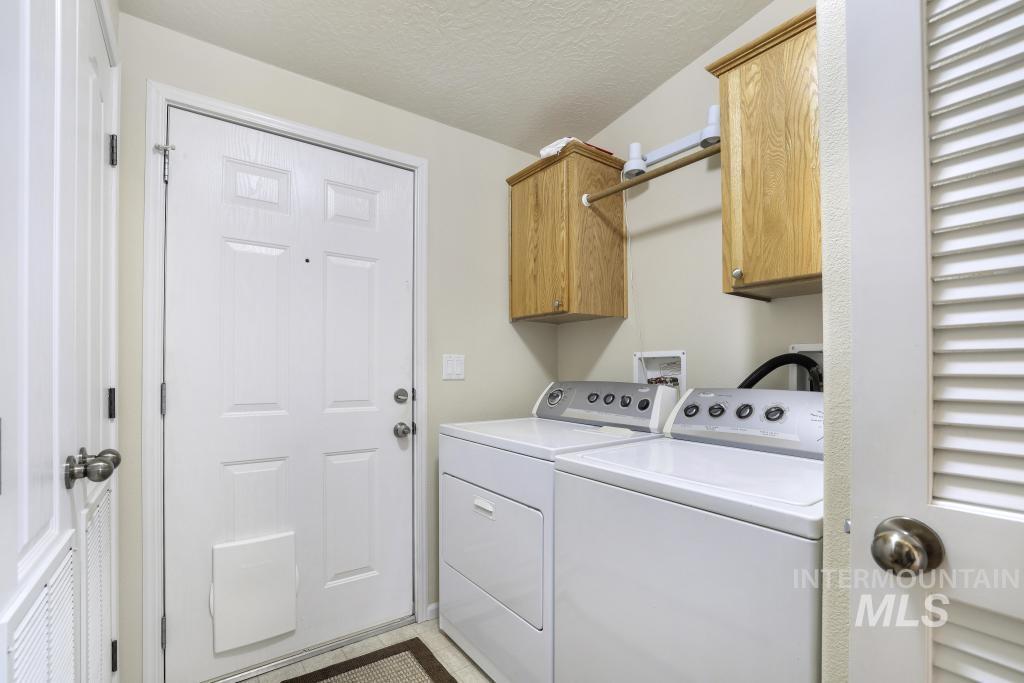910 Moonglo Road, Unit 14 Buhl, ID 83316 - Photo 19 of 22 Laundry room with washer and dryer, cabinet space, and a textured ceiling