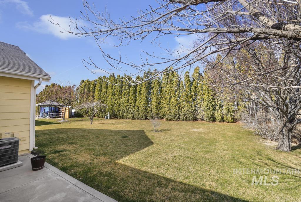 910 Moonglo Road, Unit 14 Buhl, ID 83316 - Photo 20 of 22 View of green lawn