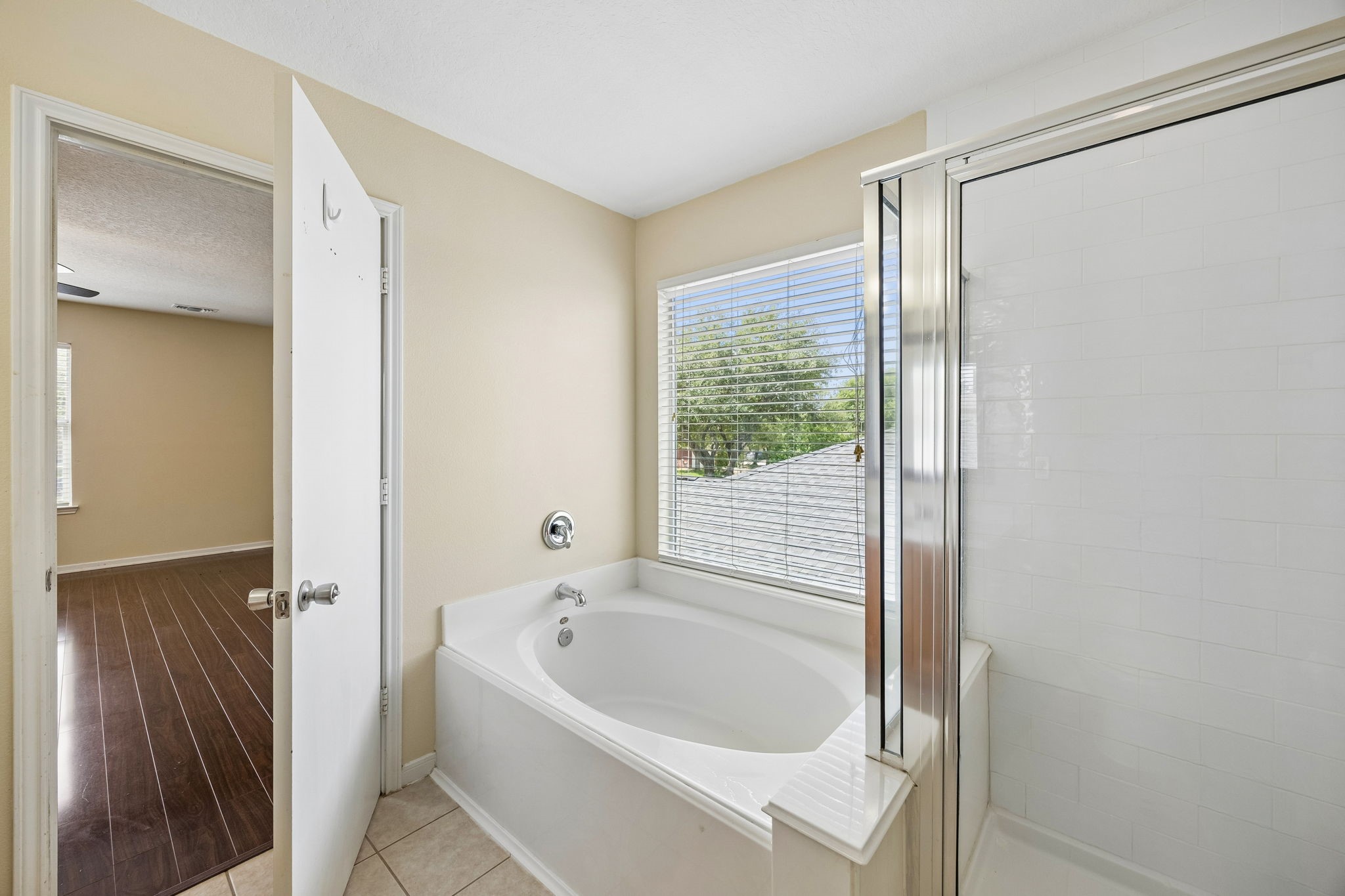527 Cypresswood Knoll Spring, TX 77373 - Photo 9 of 15 a bathroom with a bathtub and a shower