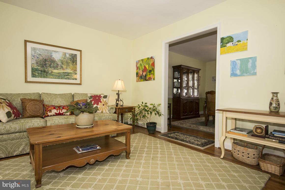 1652 Roundhill Road Baltimore, MD 21218 - Photo 2 of 30 Living Room