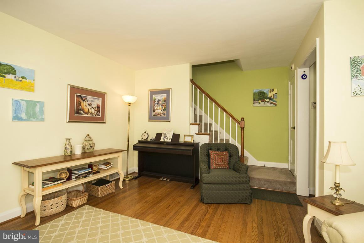 1652 Roundhill Road Baltimore, MD 21218 - Photo 12 of 30 Living Room