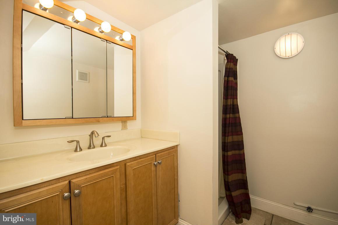 1652 Roundhill Road Baltimore, MD 21218 - Photo 18 of 30 Bath