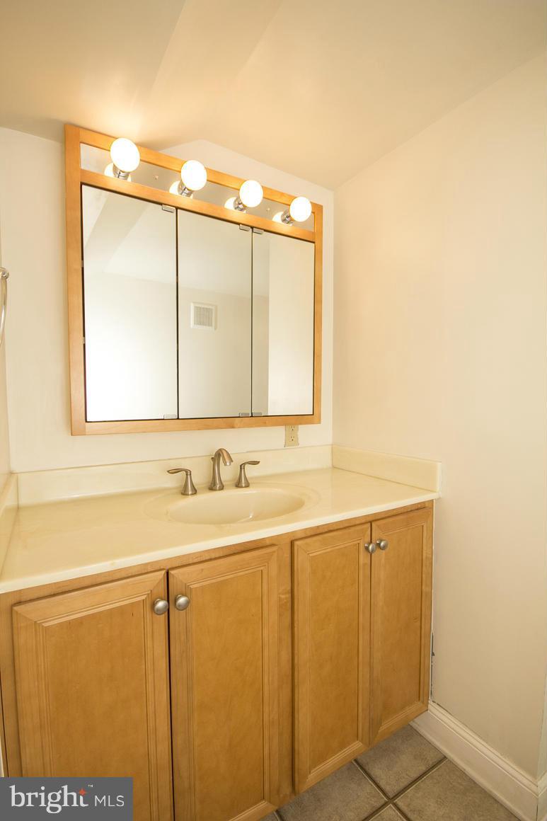 1652 Roundhill Road Baltimore, MD 21218 - Photo 19 of 30 Bath