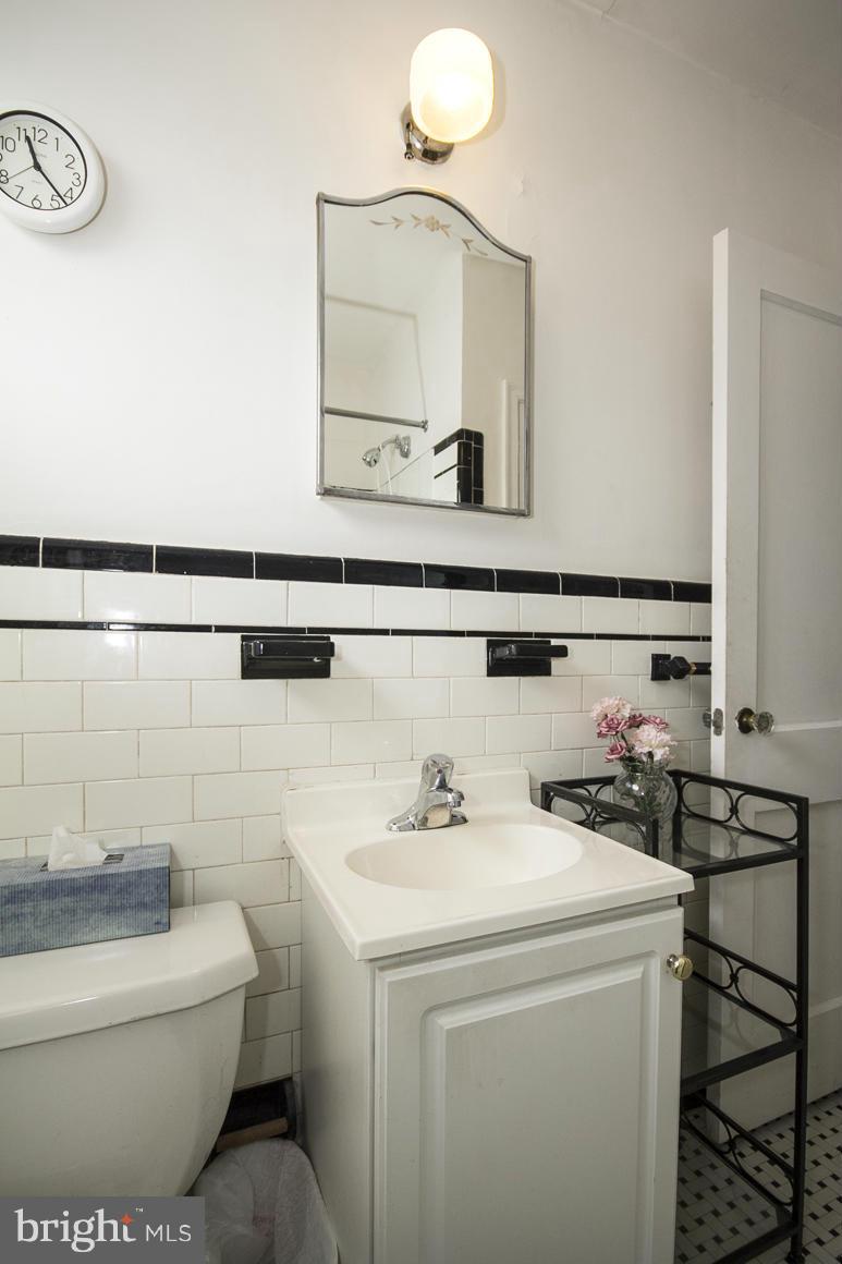 1652 Roundhill Road Baltimore, MD 21218 - Photo 28 of 30 Bath