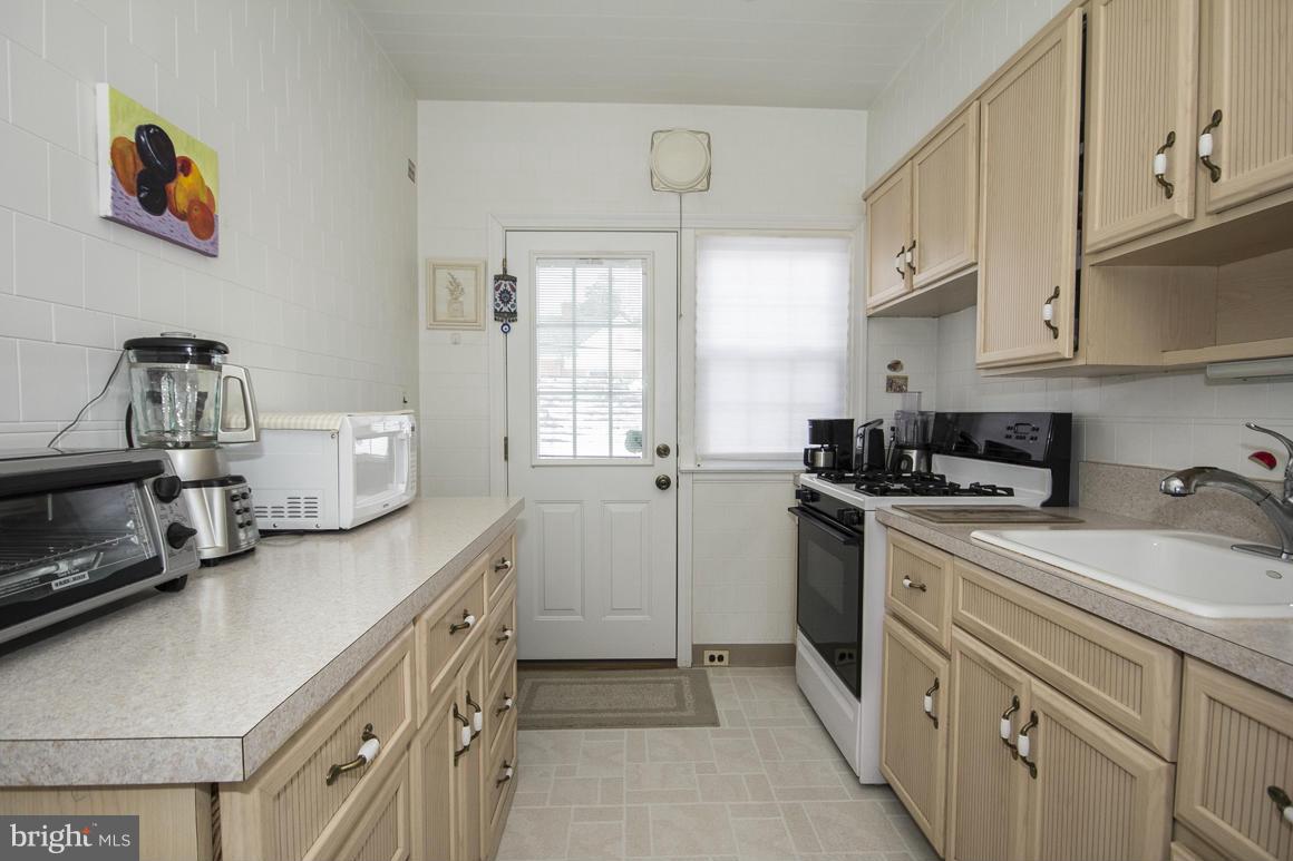 1652 Roundhill Road Baltimore, MD 21218 - Photo 8 of 30 Kitchen