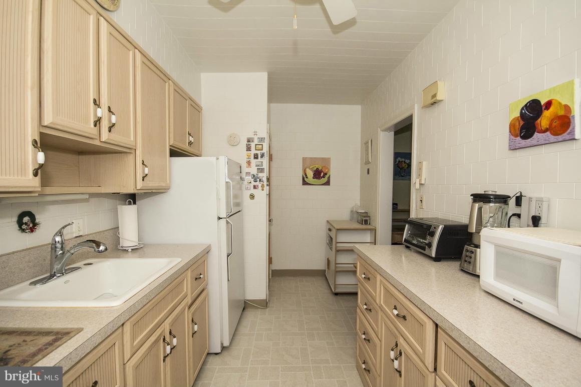 1652 Roundhill Road Baltimore, MD 21218 - Photo 10 of 30 Kitchen