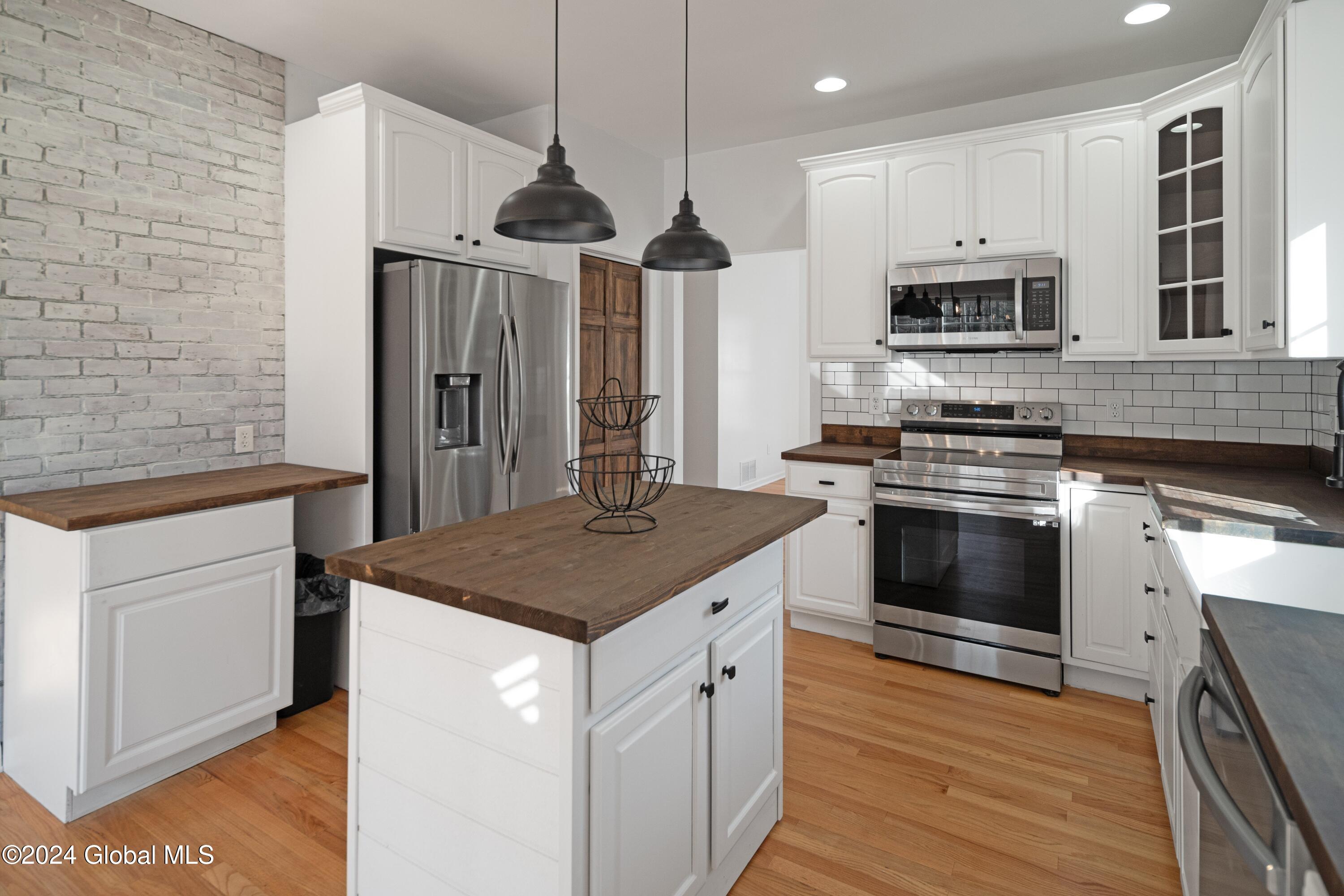 2 Mapleline Road Ballston Lake, NY 12019 - Photo 8 of 40 Interior 06