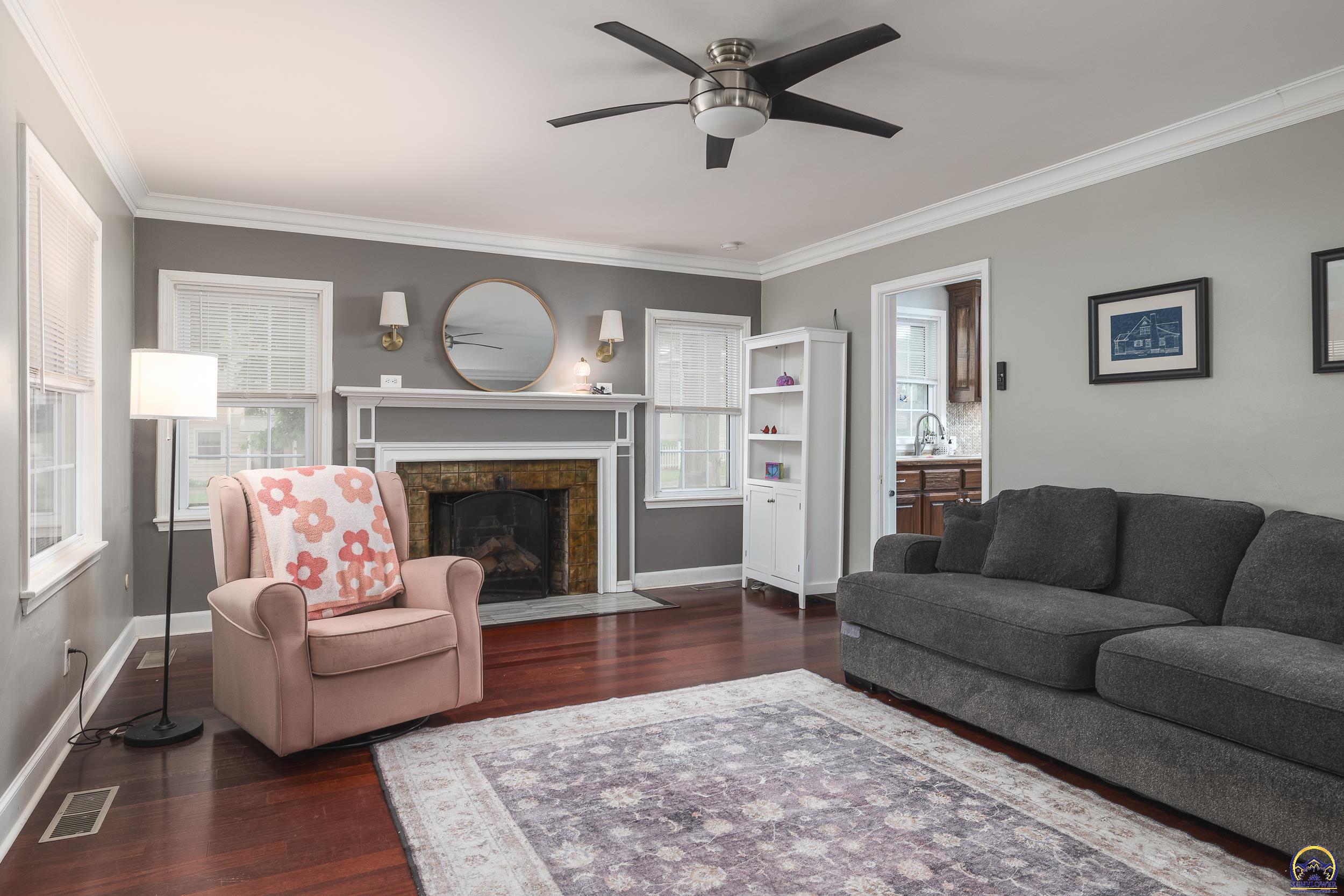 906 6th Street Wamego, KS 66547 - Photo 7 of 20 Living Room