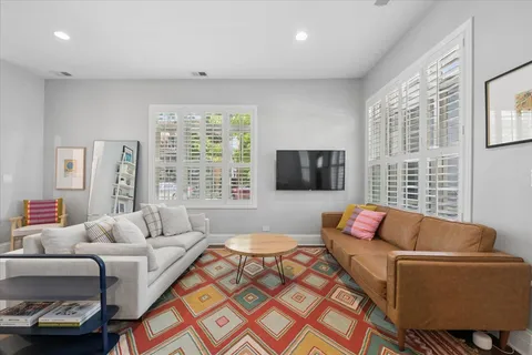 $650,000 | 3140 North Richmond Street, Unit 1, Chicago, IL 60618