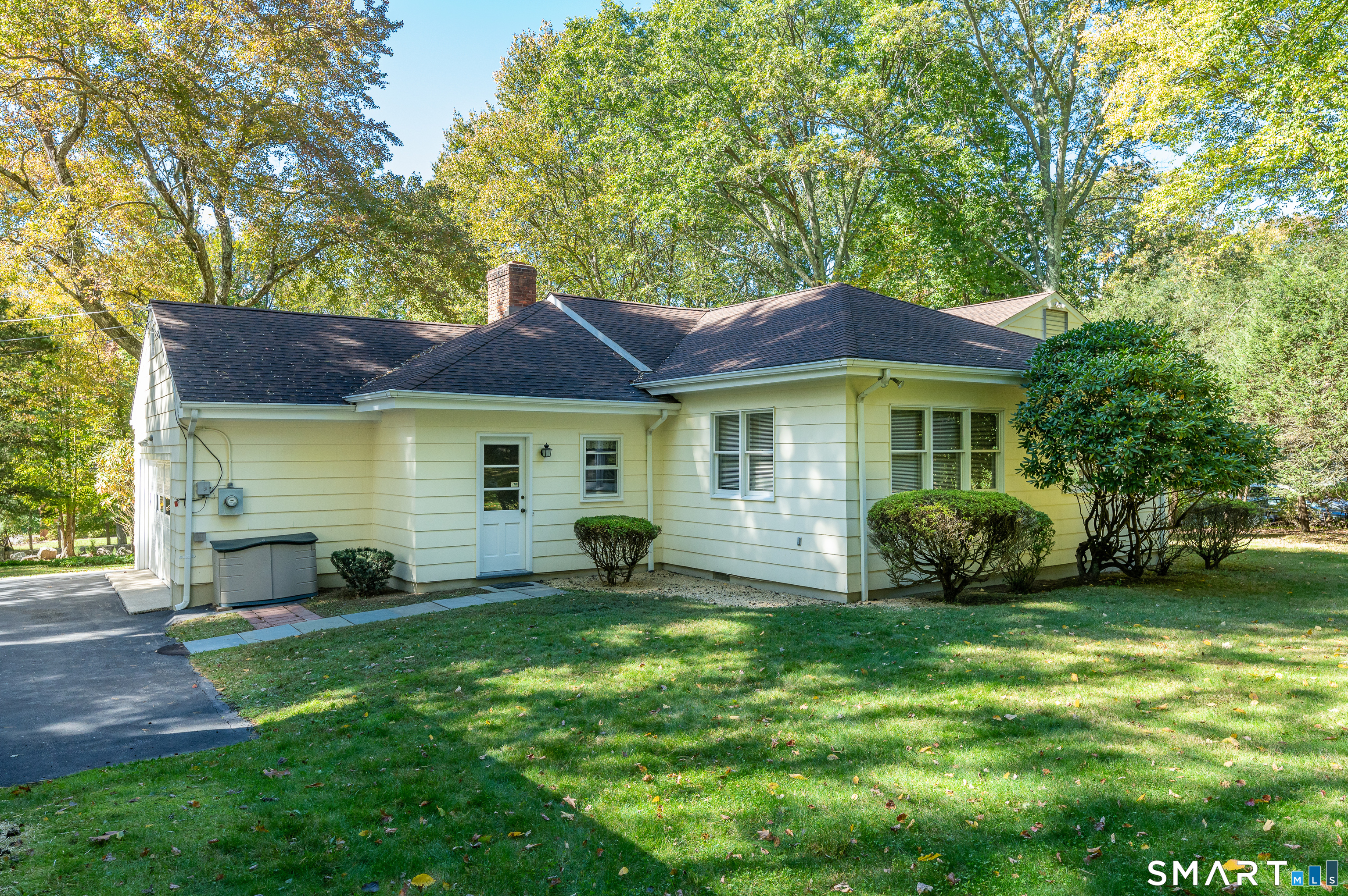 325 Den Road Stamford, CT 06903 - Photo 4 of 31 Gallery Image 4