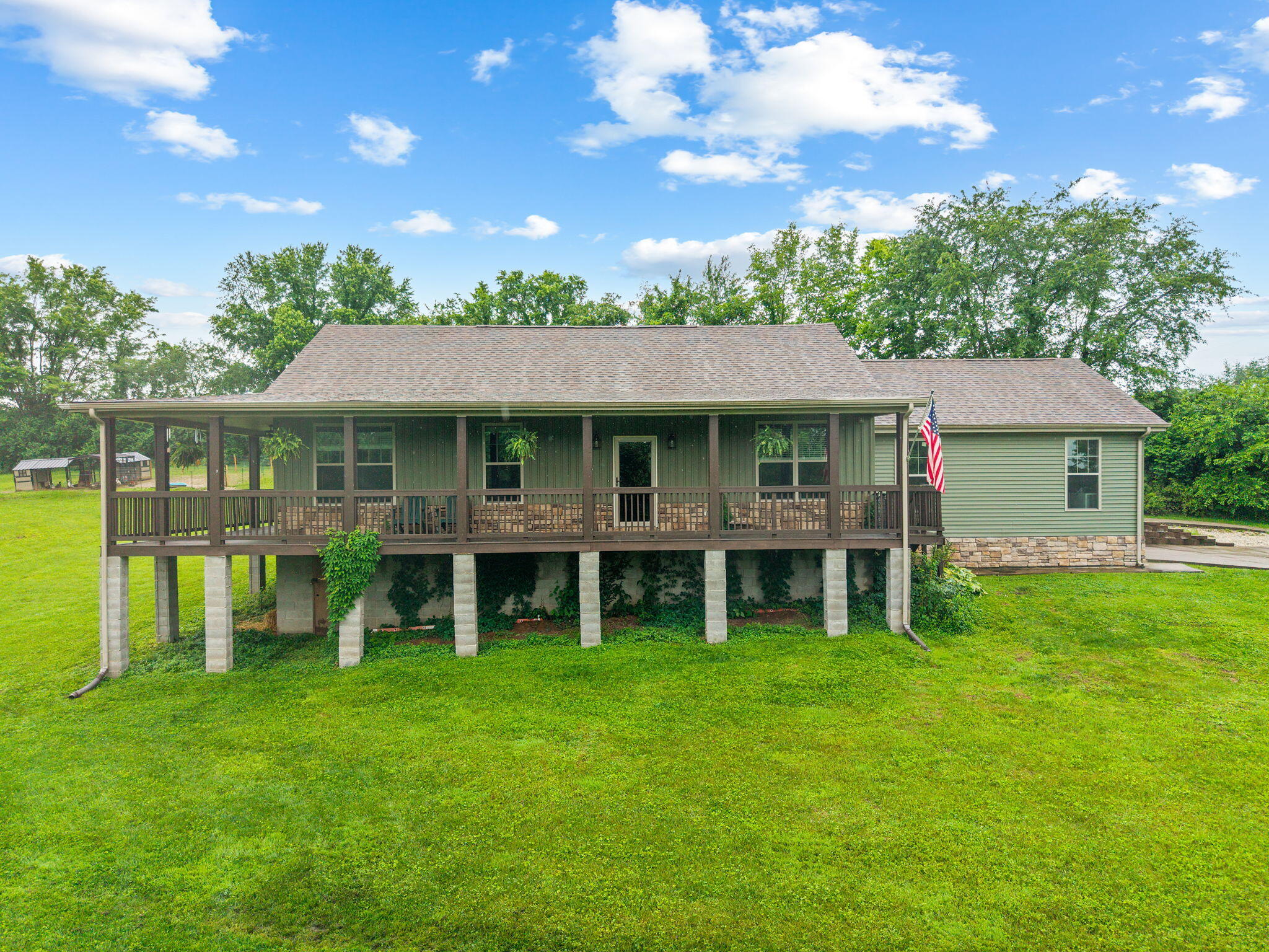 233 Schollsville Road Winchester, KY 40391 - Photo 49 of 67 17-web-or-mls-DJI_20260526110449_0048_D