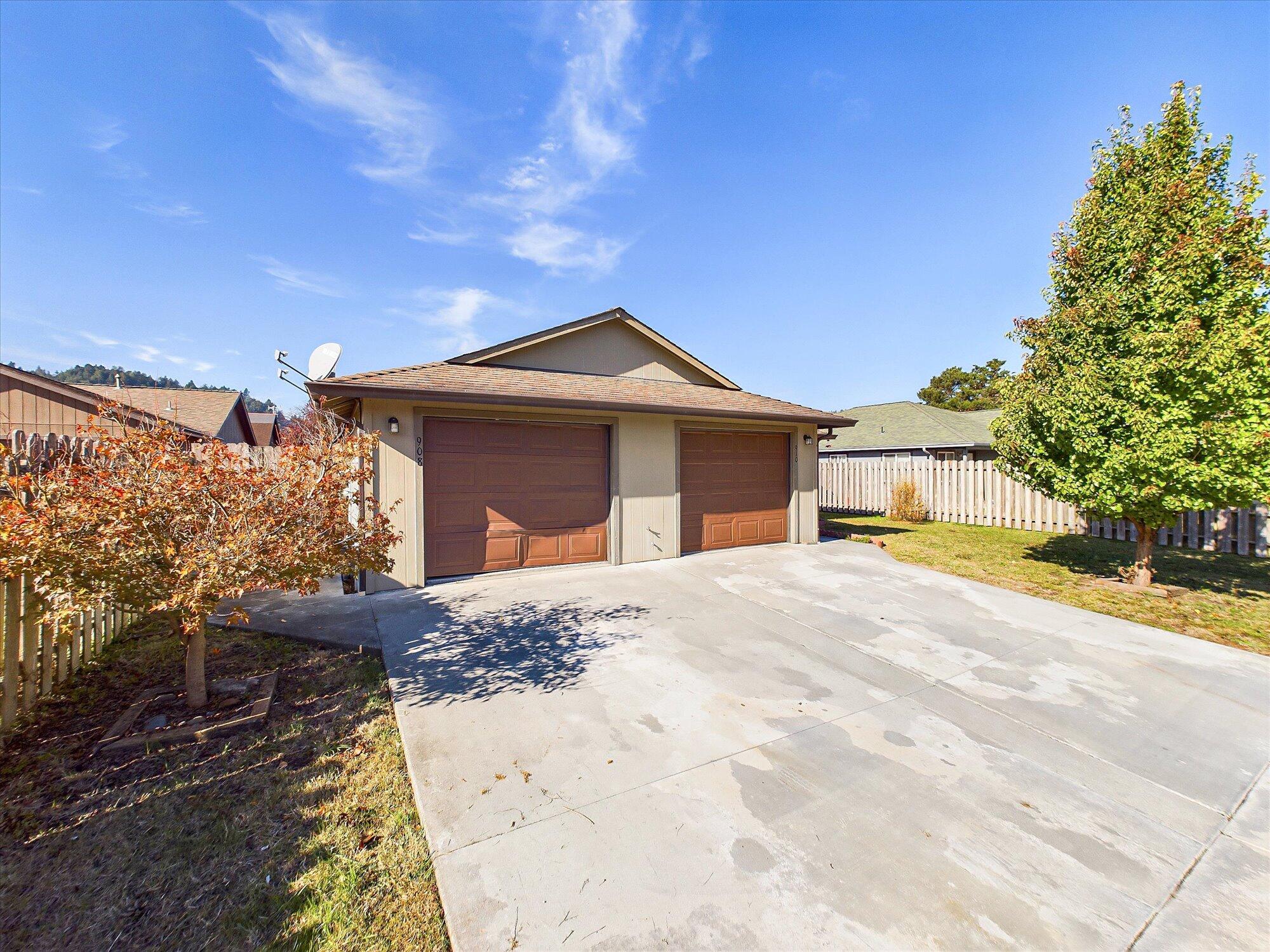 908-910 Hilda Court Rio Dell, CA 95562 - Photo 3 of 45