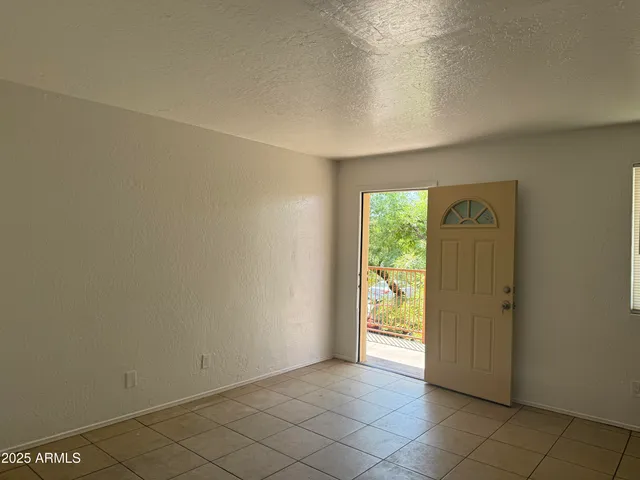 $1,200 | 2537 West Georgia Avenue, Unit 19, Phoenix, AZ 85017