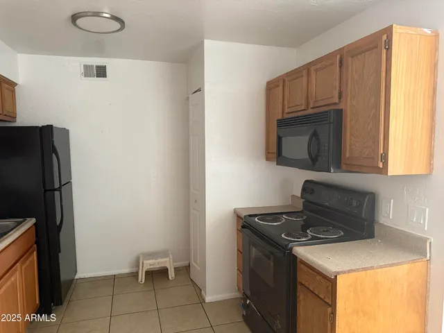 $1,200 | 2537 West Georgia Avenue, Unit 19, Phoenix, AZ 85017