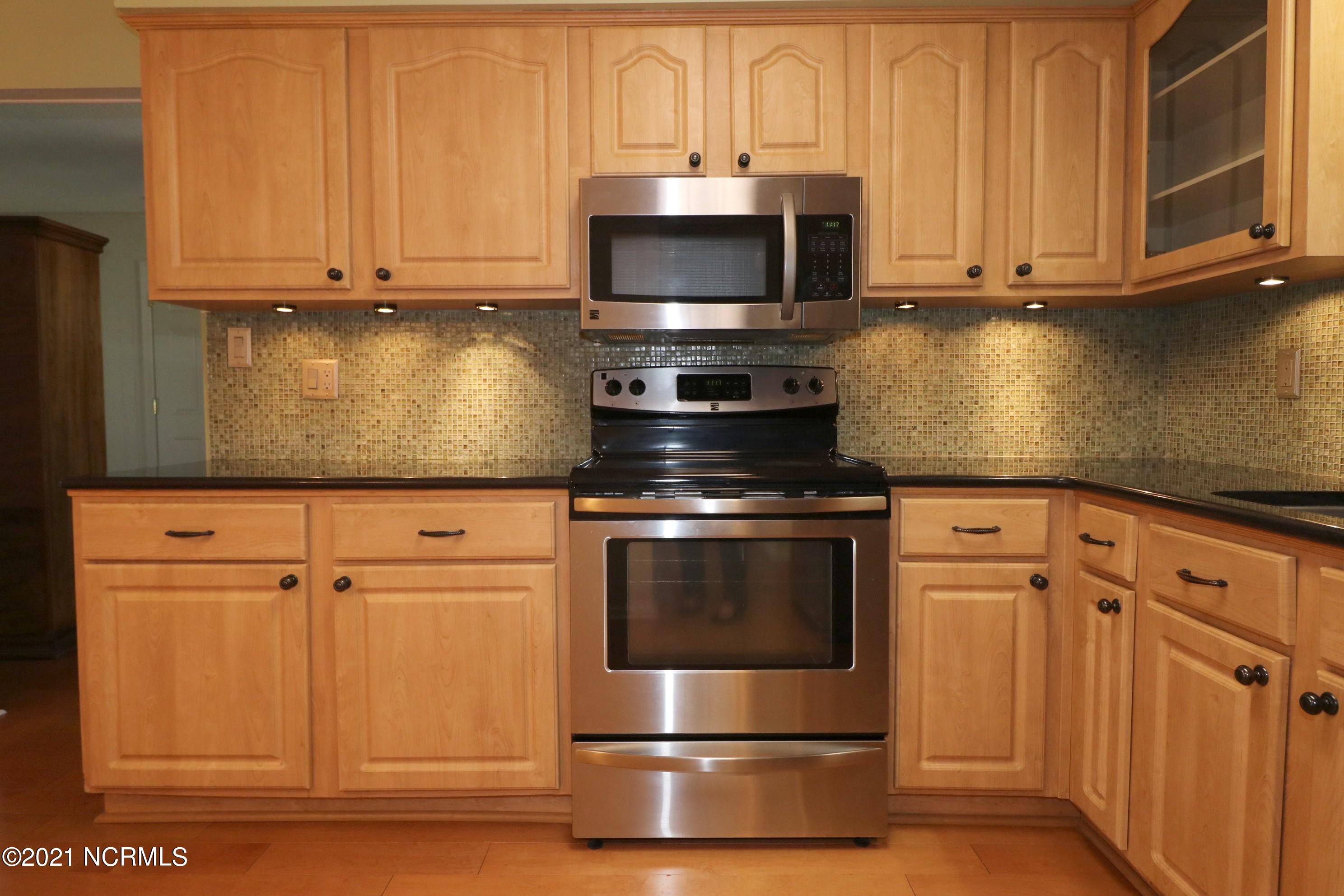 90 Sterling Road Jacksonville, NC 28546 - Photo 16 of 37 Kitchen/Under Cabinet Lighting
