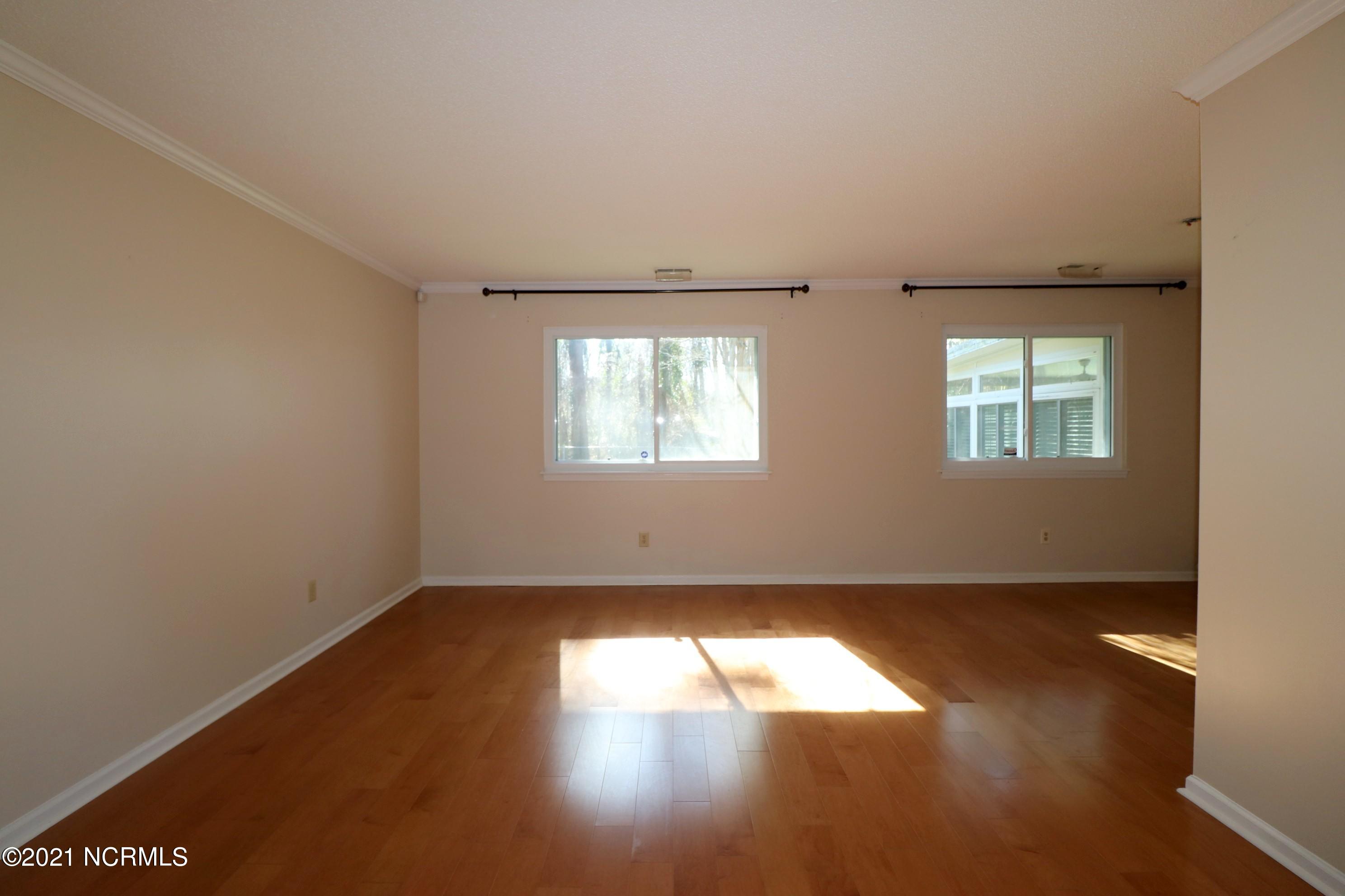90 Sterling Road Jacksonville, NC 28546 - Photo 8 of 37 Living room