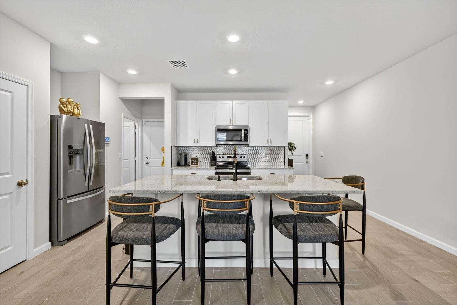 5652 Southeast Edgewater Circle Stuart, FL 34997 - Photo 5 of 30 20251003160843731146000000-o