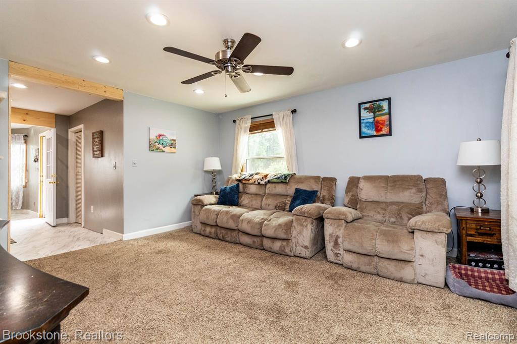 3263 Avon Manor Road Rochester Hills, MI 48307 - Photo 7 of 33