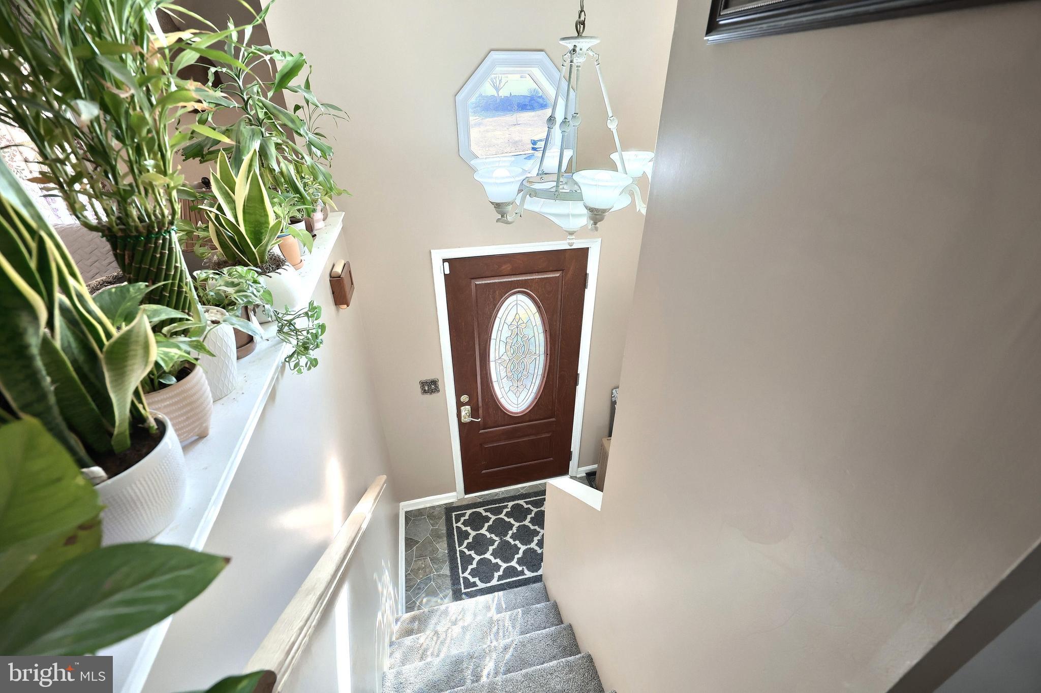 225 Edinburgh Road York, PA 17406 - Photo 18 of 40 a front view of a house with garden