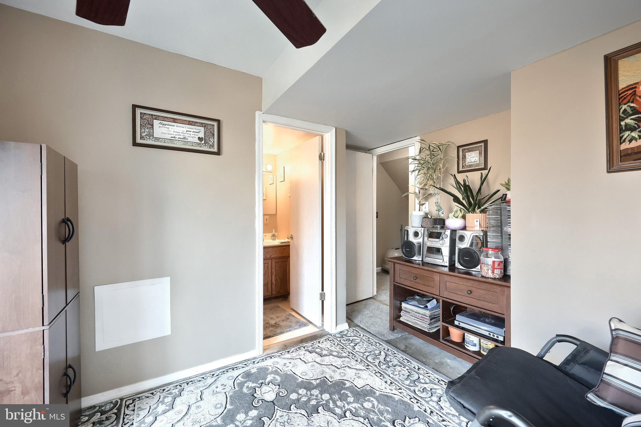 225 Edinburgh Road York, PA 17406 - Photo 19 of 40 a living room with furniture and a window