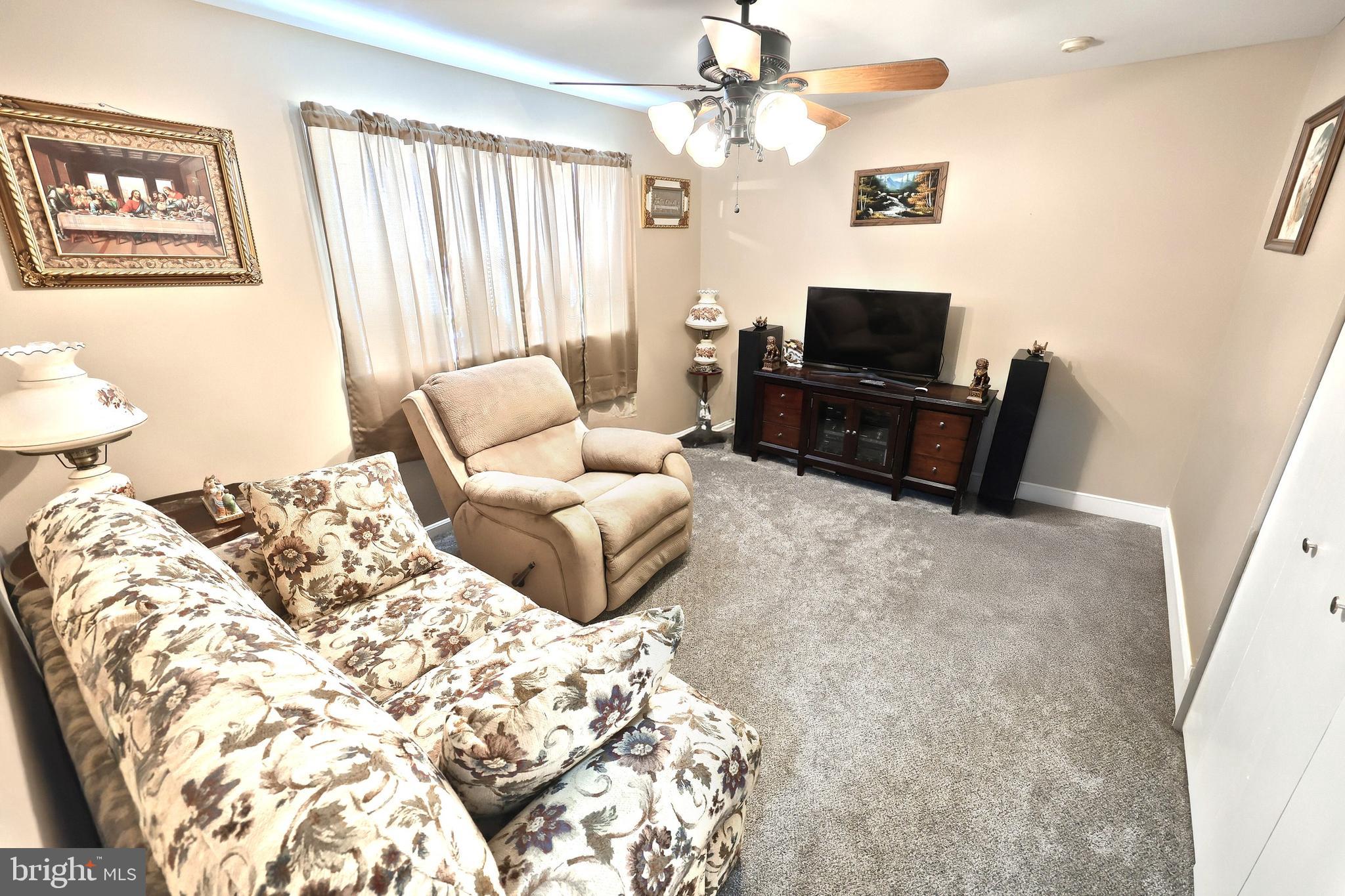 225 Edinburgh Road York, PA 17406 - Photo 20 of 40 a bedroom with a bed and a television