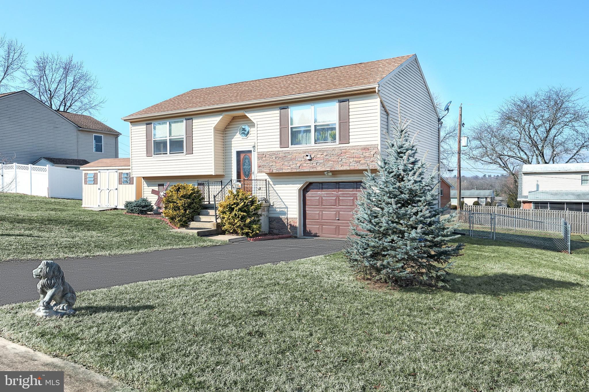 225 Edinburgh Road York, PA 17406 - Photo 2 of 40 a front view of a house with garden
